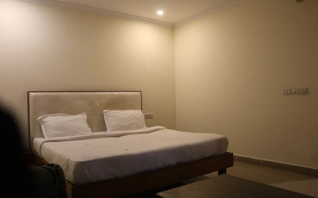OYO 5190 Hotel Golden Inn