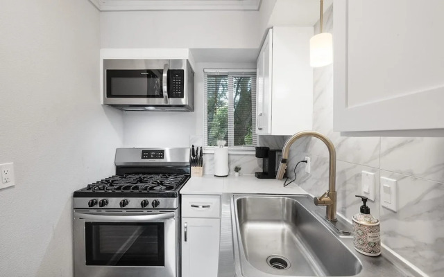 Stylish 1BR Zilker Evonify