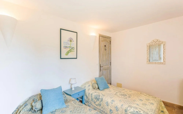 Chateau in Lorgues With Pool & Vineyard Views