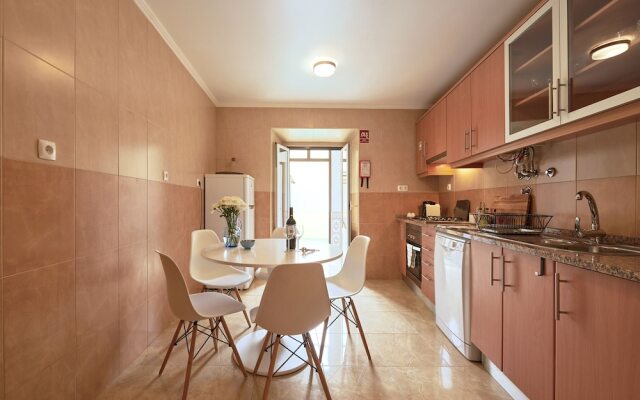 Spacious and Renovated Apartment With Amazing Patio, By TimeCooler