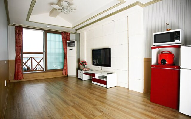 Tongyeong White Beach Pension