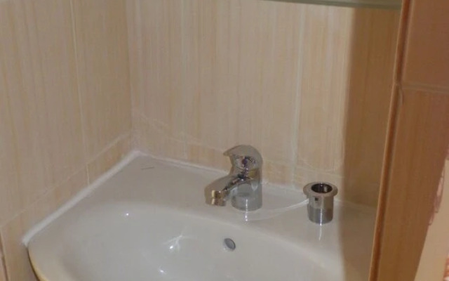 Snug Apartment near Airport and Lake