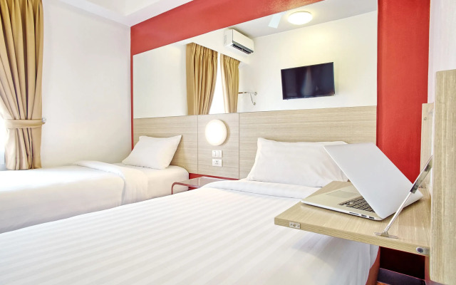 Red Planet Makati Amorsolo