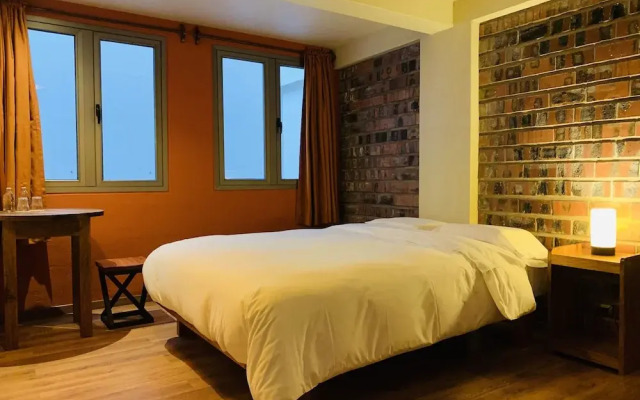 1911 Hotel