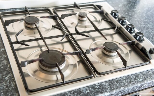 Cosy 2BR Home, 5 Minutes From Edinburgh Waverley!