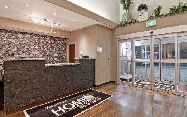 Home Inn and Suites Regina Airport