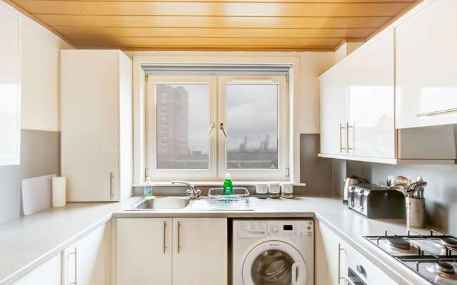 Graceful Apartment in Greenock near Newark Castle