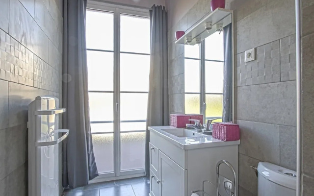 Spacious Holiday Home With Garden