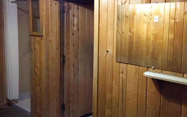 Magnuson Hotel Copper Crown