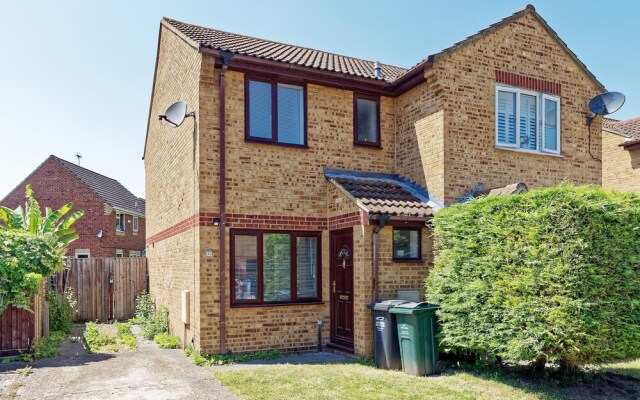 Lovely 2-bed House in Kent - Parking Available