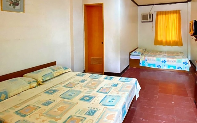 RedDoorz Hostel @ Molino Beach Resort