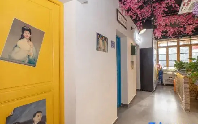 Jiuhua Mountain Jiuguniang Homestay (Tourist Service Center)