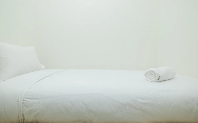 Minimalist and Comfy Studio Green Lake View Apartment