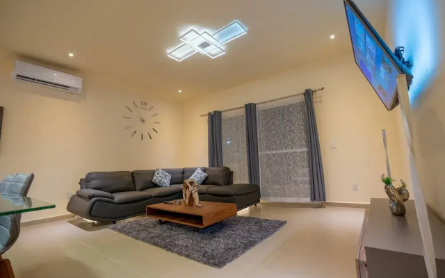 Luxury Apartment With Poll