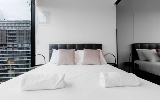 Luxury 2bed2bath apt in the Heart of Mel@collins