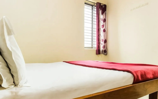 Hotel Hoysala Deluxe Lodging by OYO Rooms