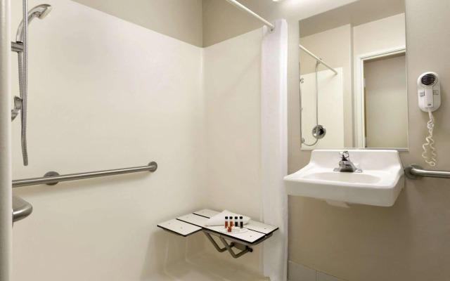 Travelodge by Wyndham Milford