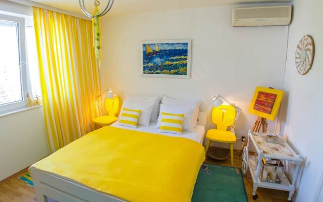 Yellow Lilly Mostar Apartment