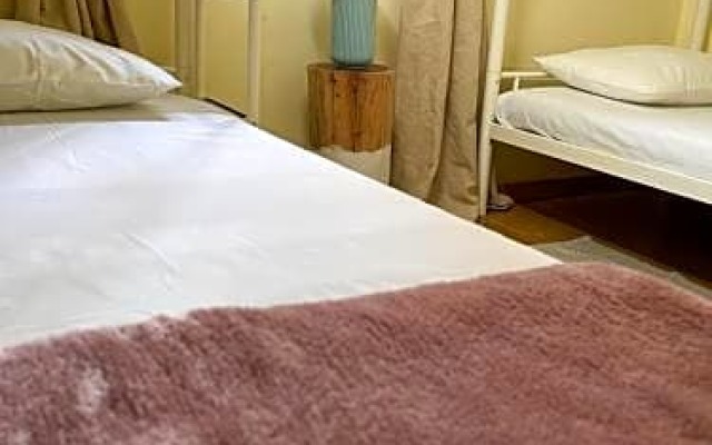 Teodora Accommodation Hostel & Suits