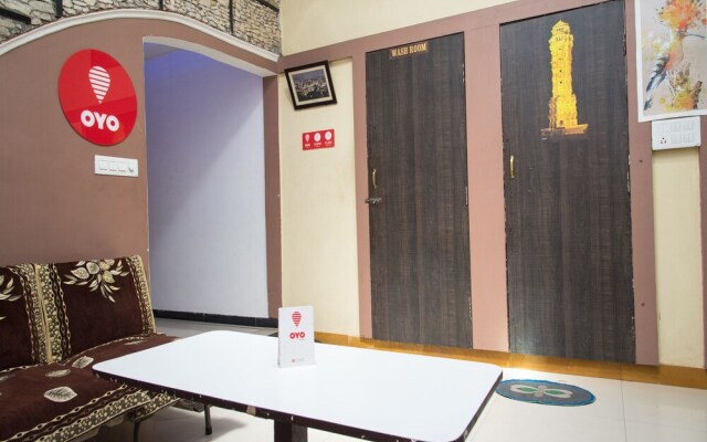 OYO 13225 Home Cozy Stay Bhupalpura