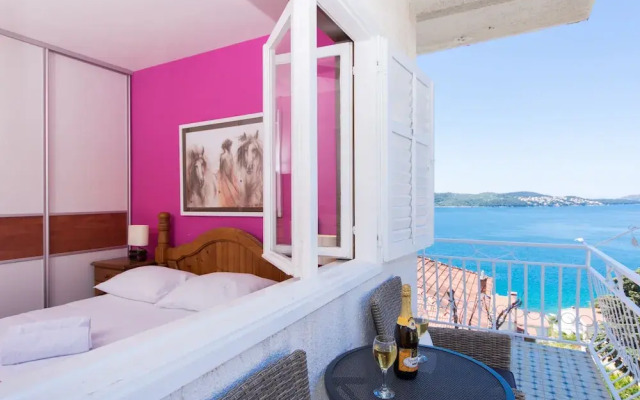 Apartment With Breathtaking sea View