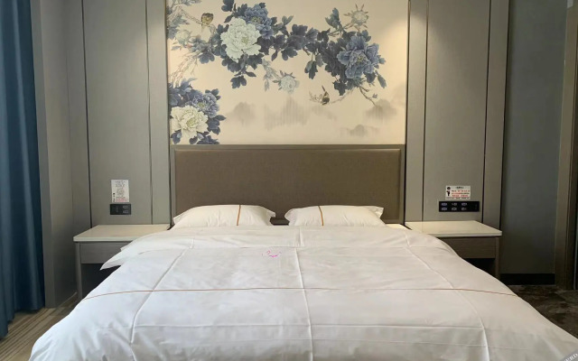 Holiday Inn Huaneng Kuqa