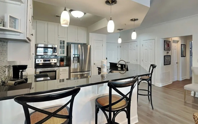 Pavilion Palms #103b