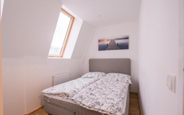 Sunny & cozy Penthouse with Balcony DG3