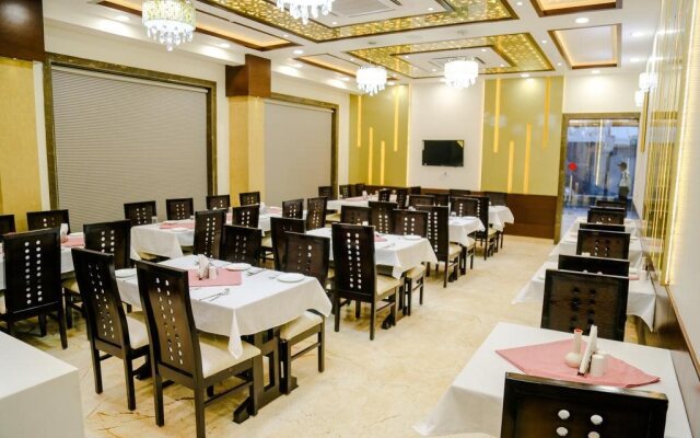 Hotel Taj Heights