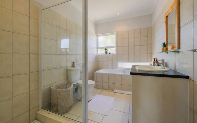 Waterfront Cottage B3