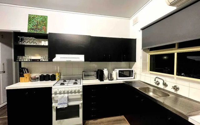 Unwind Esplanade Beach Escape No 5