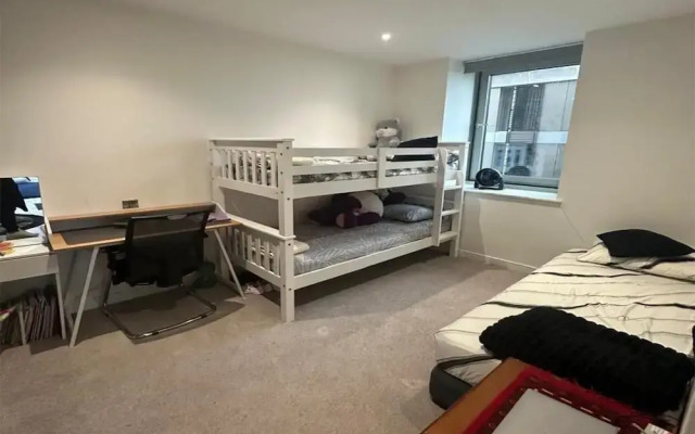 Stunning 2-bedroom Flat With Park View