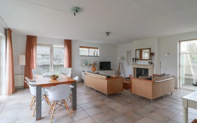 Thatched Villa With Bath in a Holiday Park