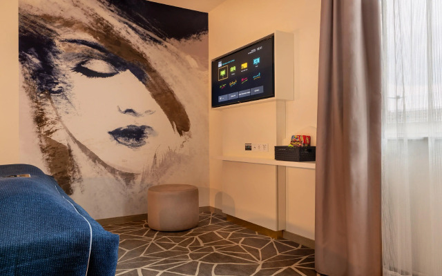 Holiday Inn - the niu, Ridge Halle Central Station by IHG