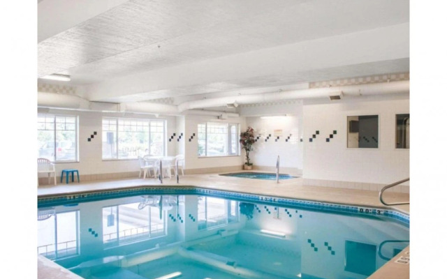 Comfort Suites Airport