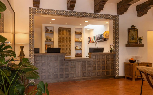 Piñon Court By La Fonda