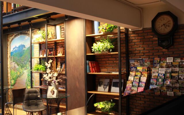 Hobnob Hostel - Adults Only