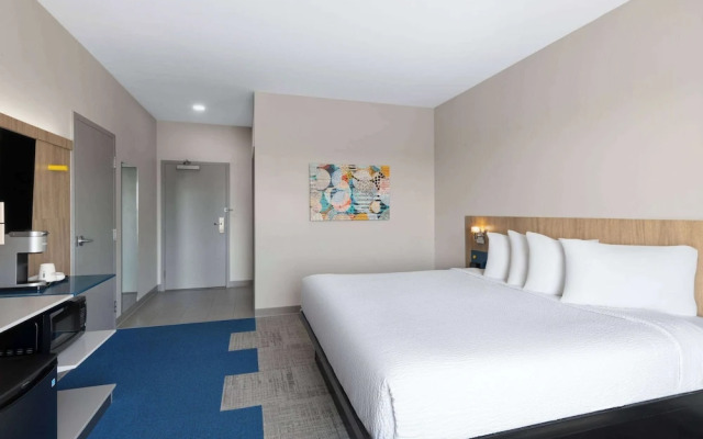 Microtel by Wyndham Lachute