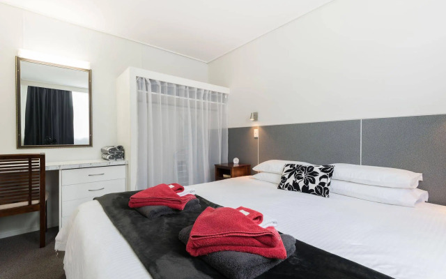 Hibiscus Crown Apartments
