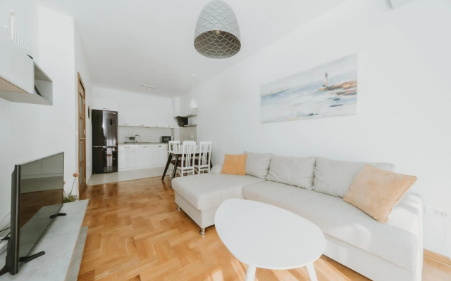 Spacious Modern New 48 m2 flat + free parking