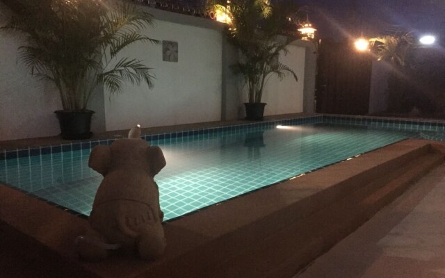 3 bedroom Pool Villa Near Walking St