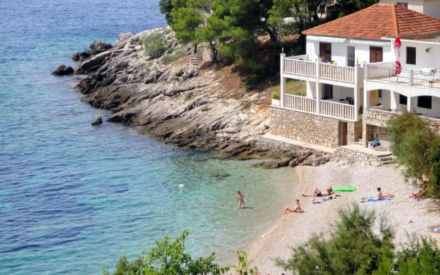 Seaside secluded apartments Cove Tvrdni Dolac, Hvar - 4008