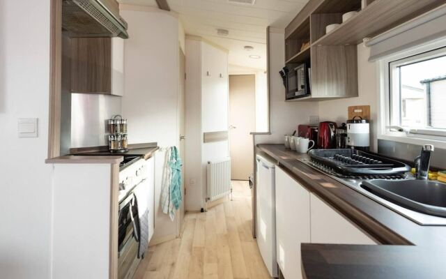 Lovely 2-bed Static Caravan in Rhyl
