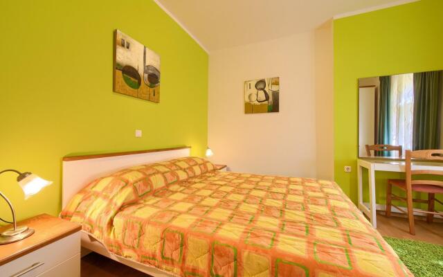 Nice Apartment with Private Terrace,50m Distant From the Sea !