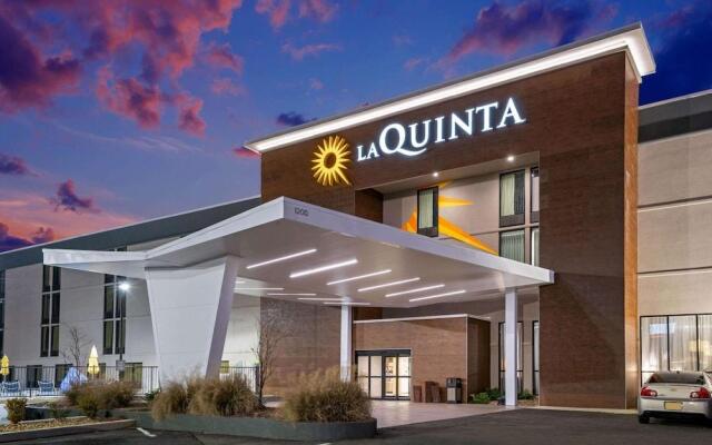 La Quinta Inn & Suites by Wyndham Columbus MS