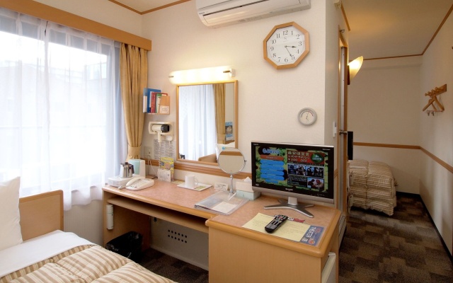 Toyoko Inn Tokyo-eki Yaesu Kita-guchi – Guest Rooms – Tokyo