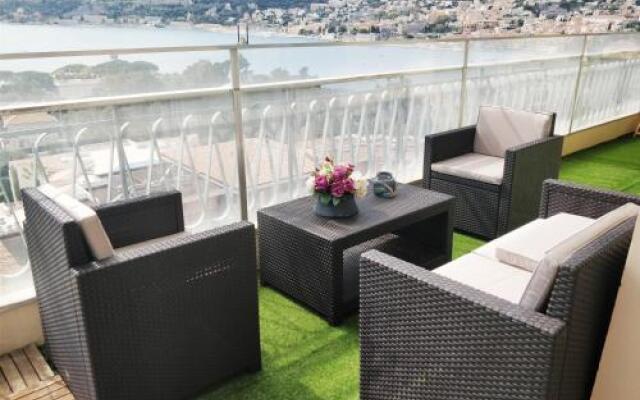 Stunning flat overlooking Villefranche Bay