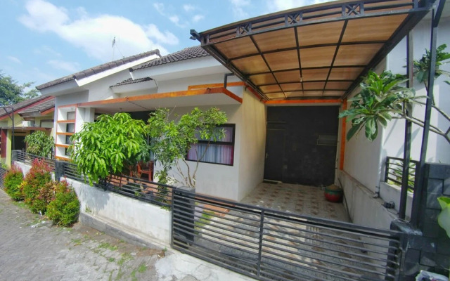 Villa Batu 2 Kamar No.7 dekat Museum Angkut