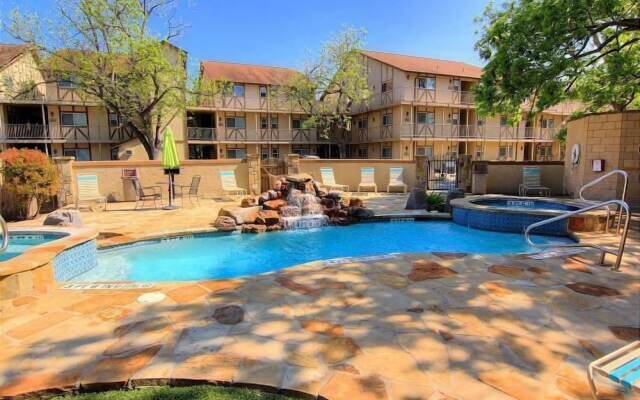 Chateau Relaxeau  Ww D302 2 Bedroom Condo by RedAwning