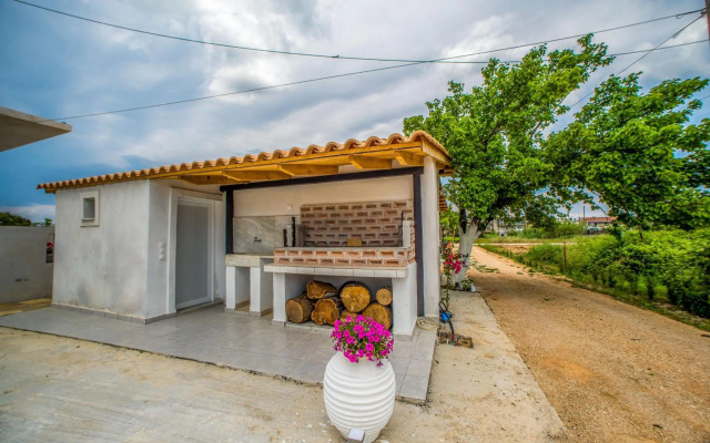Tesys Studios & Apartments